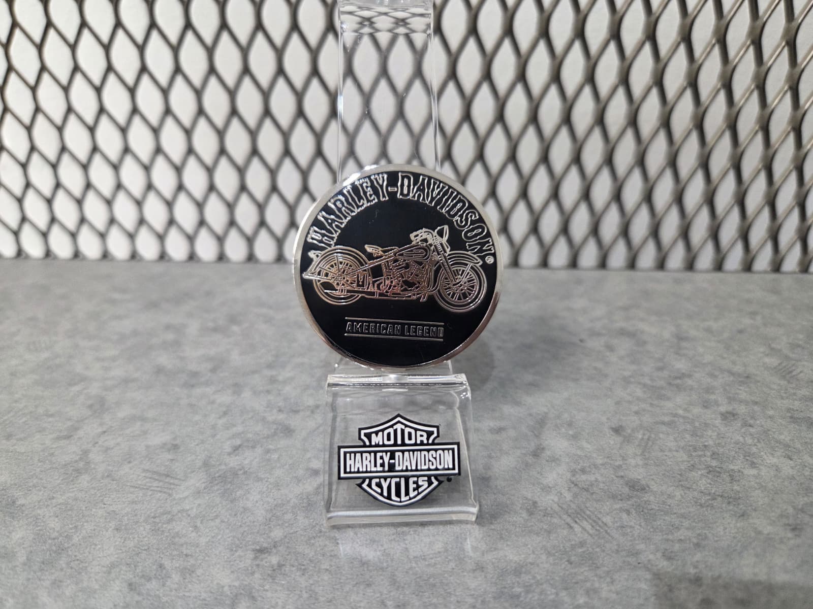 Licensed Product American Legend Skull Challenge Coin Secondary image