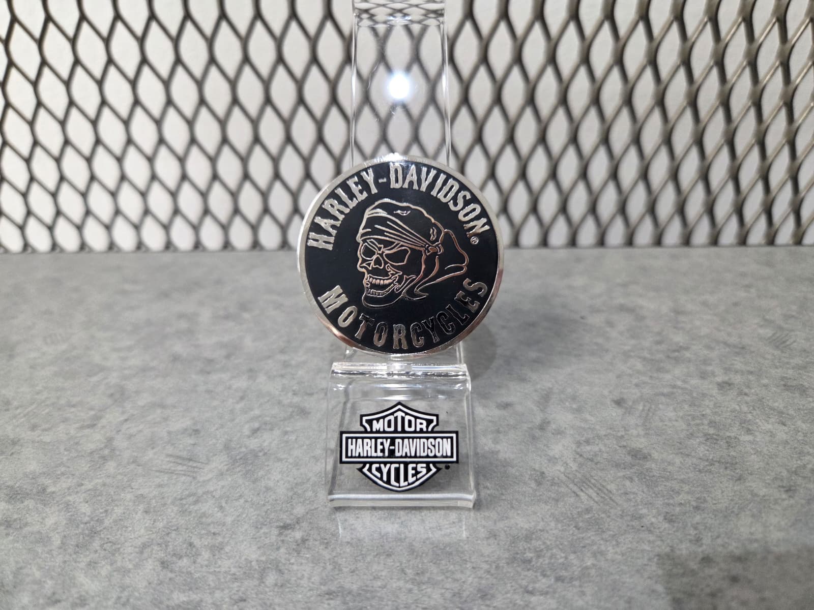 Licensed Product American Legend Skull Challenge Coin Main image