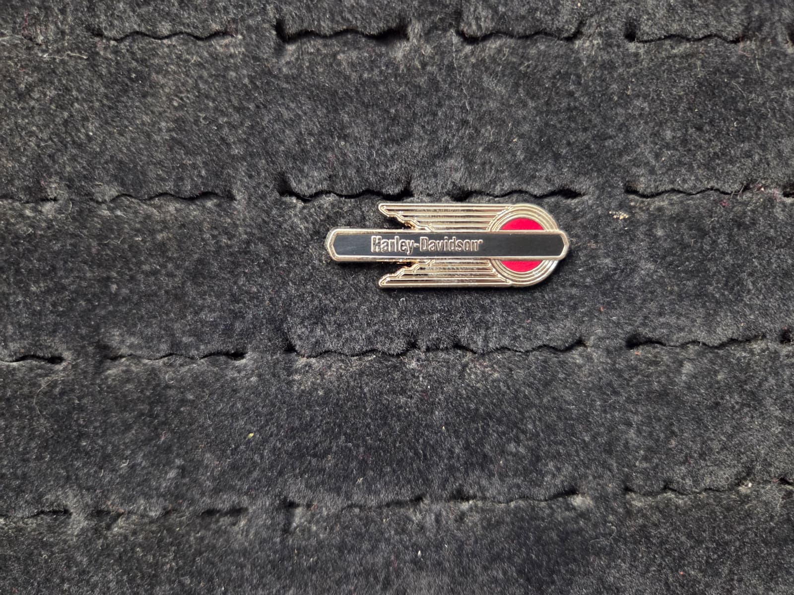 Licensed Product Wing Tank Pin Main image