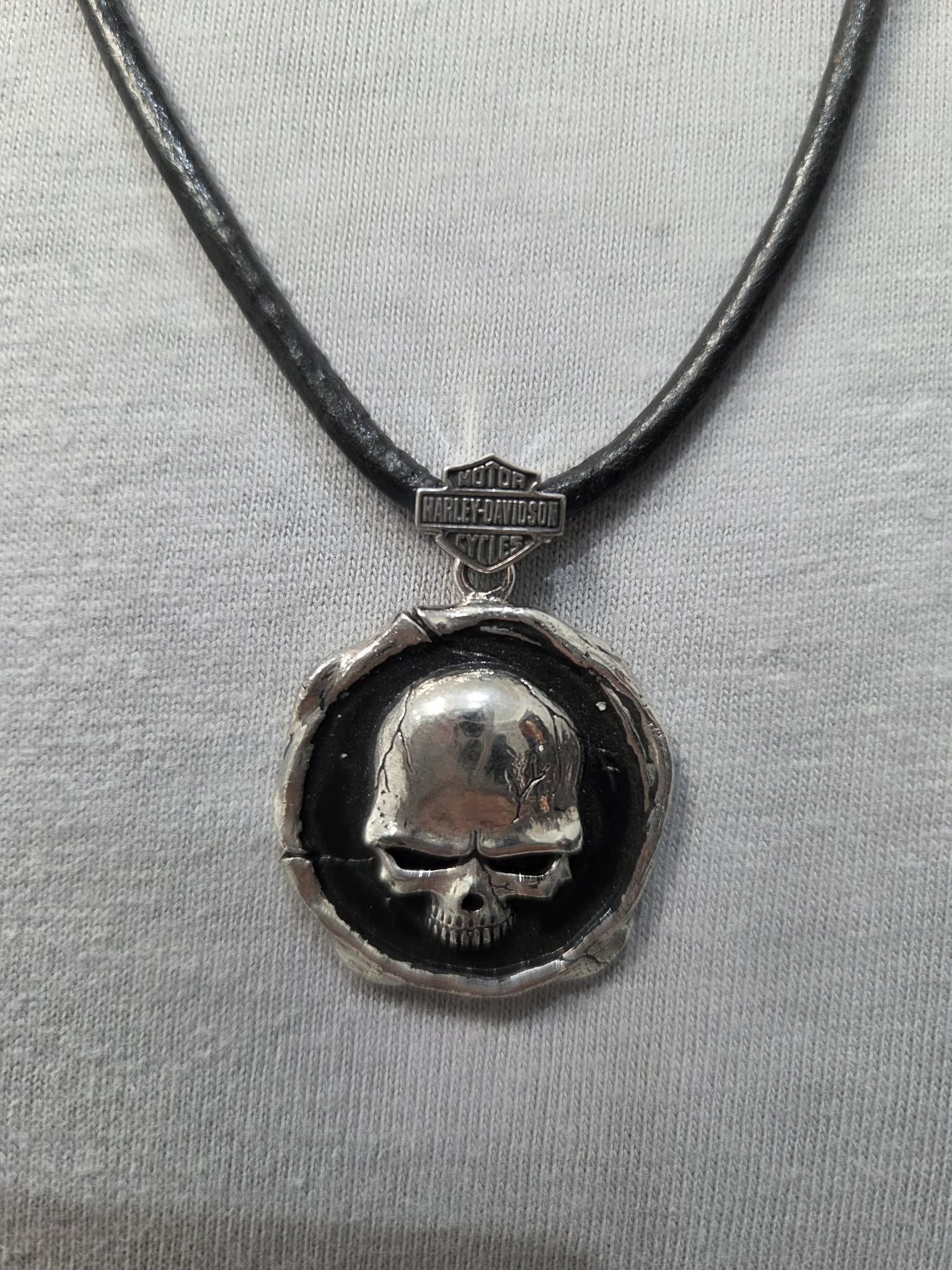 Licensed Product H-D Mens Sterling Silver Skull Wax Seal Necklace Secondary image