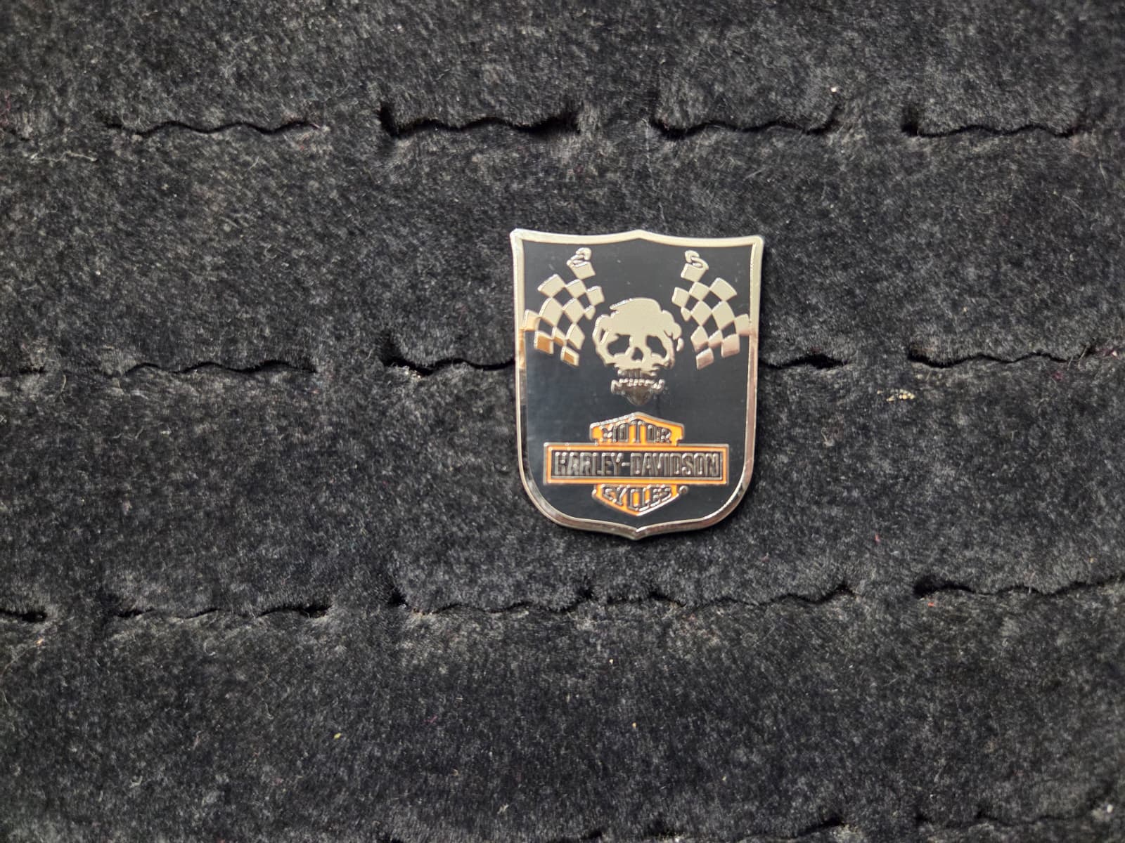 Licensed ProductLicensed Product Skull Flag Pin  Skull Flag Pin Main image