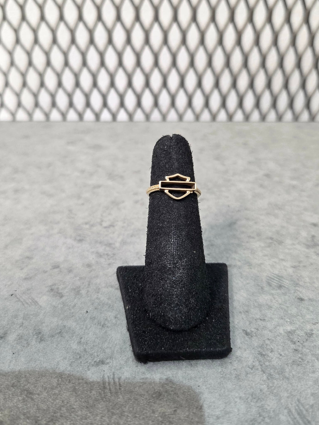 Licensed Product Womens 10kt Gold Outline Ring