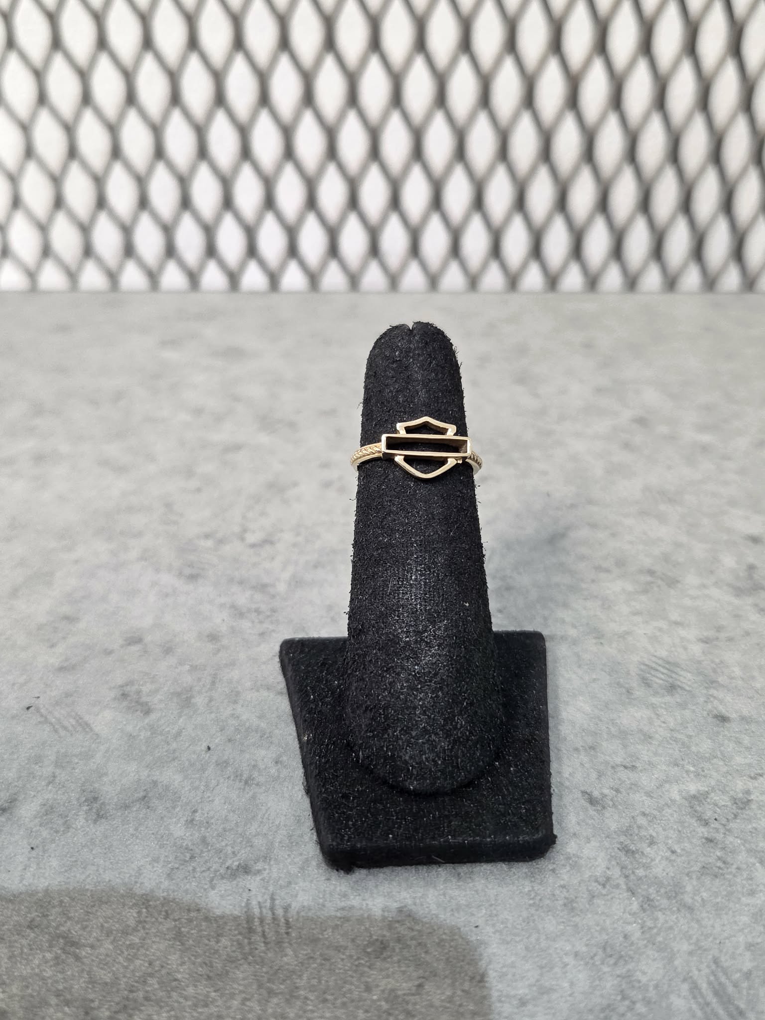 Licensed Product Womens 10kt Gold Outline Ring