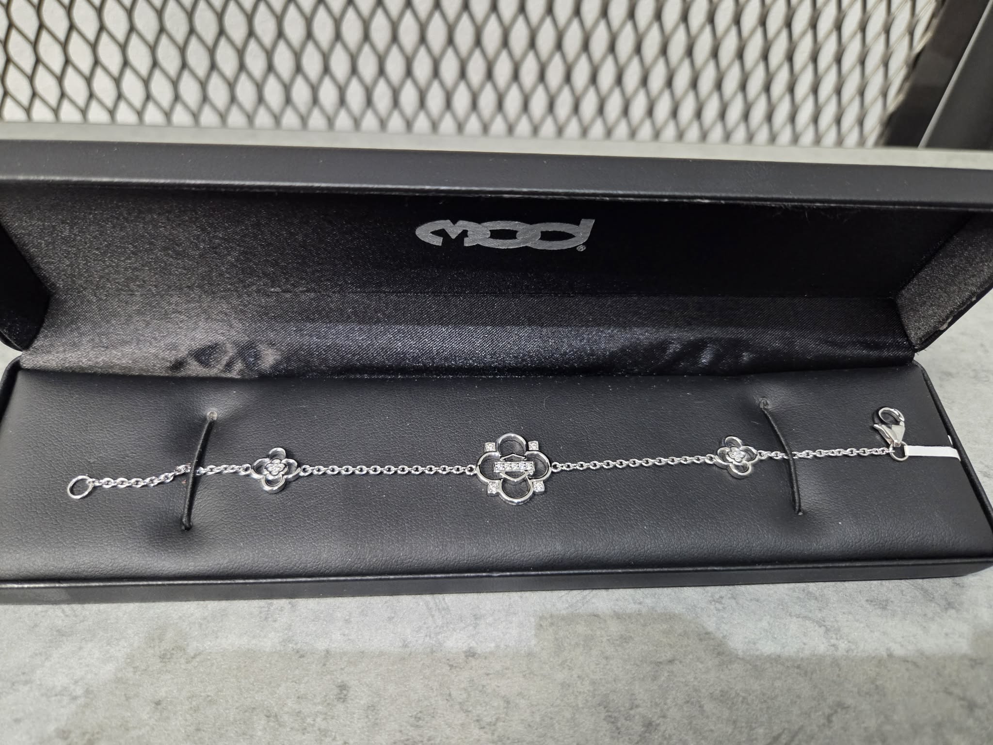 Licensed Product H-D Womens .925 Silver Bling Clover Chain Bracelet Main image