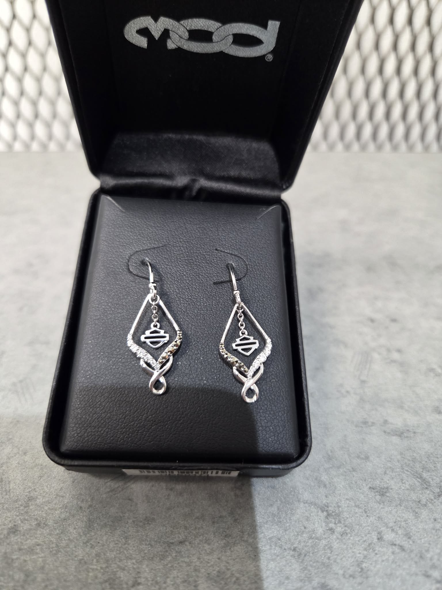 Licensed Product Womens .925 Silver Salt & Pepper Twist Drop Earrings Main image
