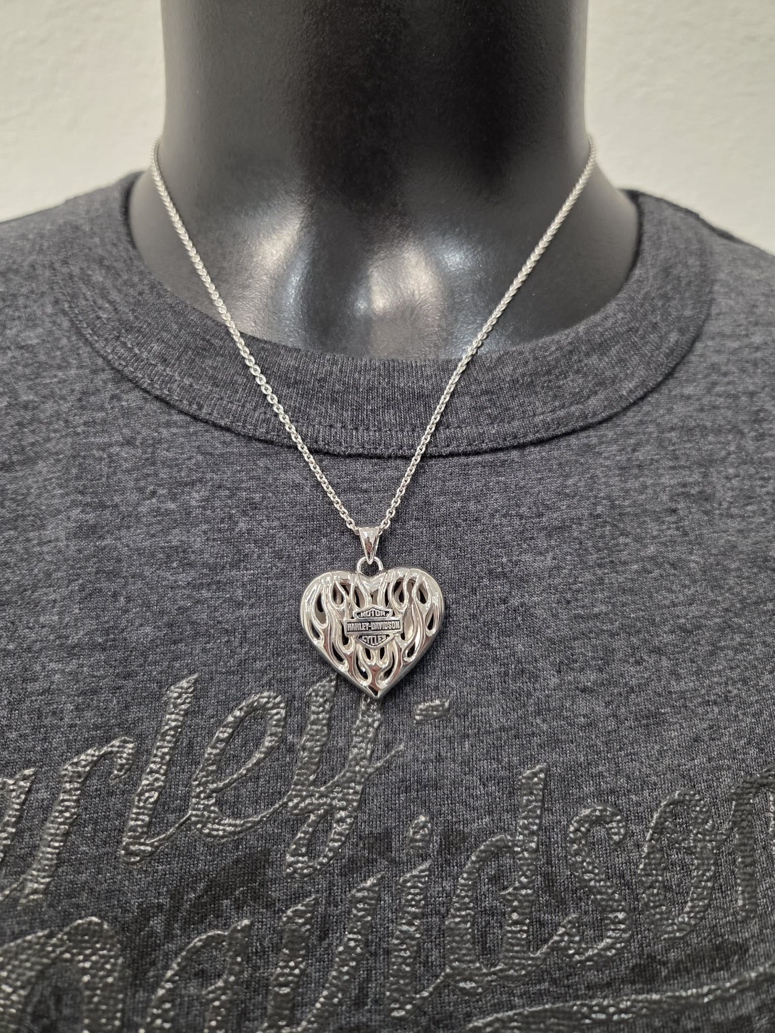 Licensed Product H-D Womens .925 Silver Flame Heart Necklace