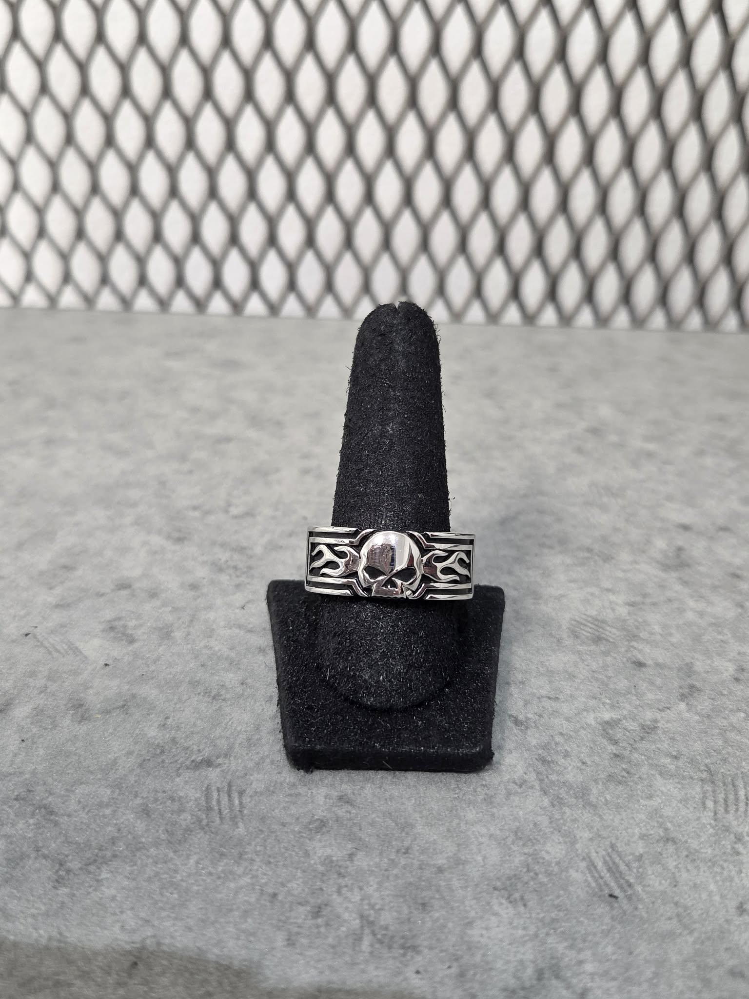 Licensed Product Mens Sterling Silver Flaming Willie G Skull Band Ring