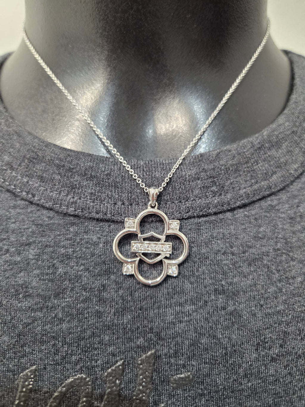 Licensed Product Womens .925 Silver Bling Clover Necklace – Adjustable