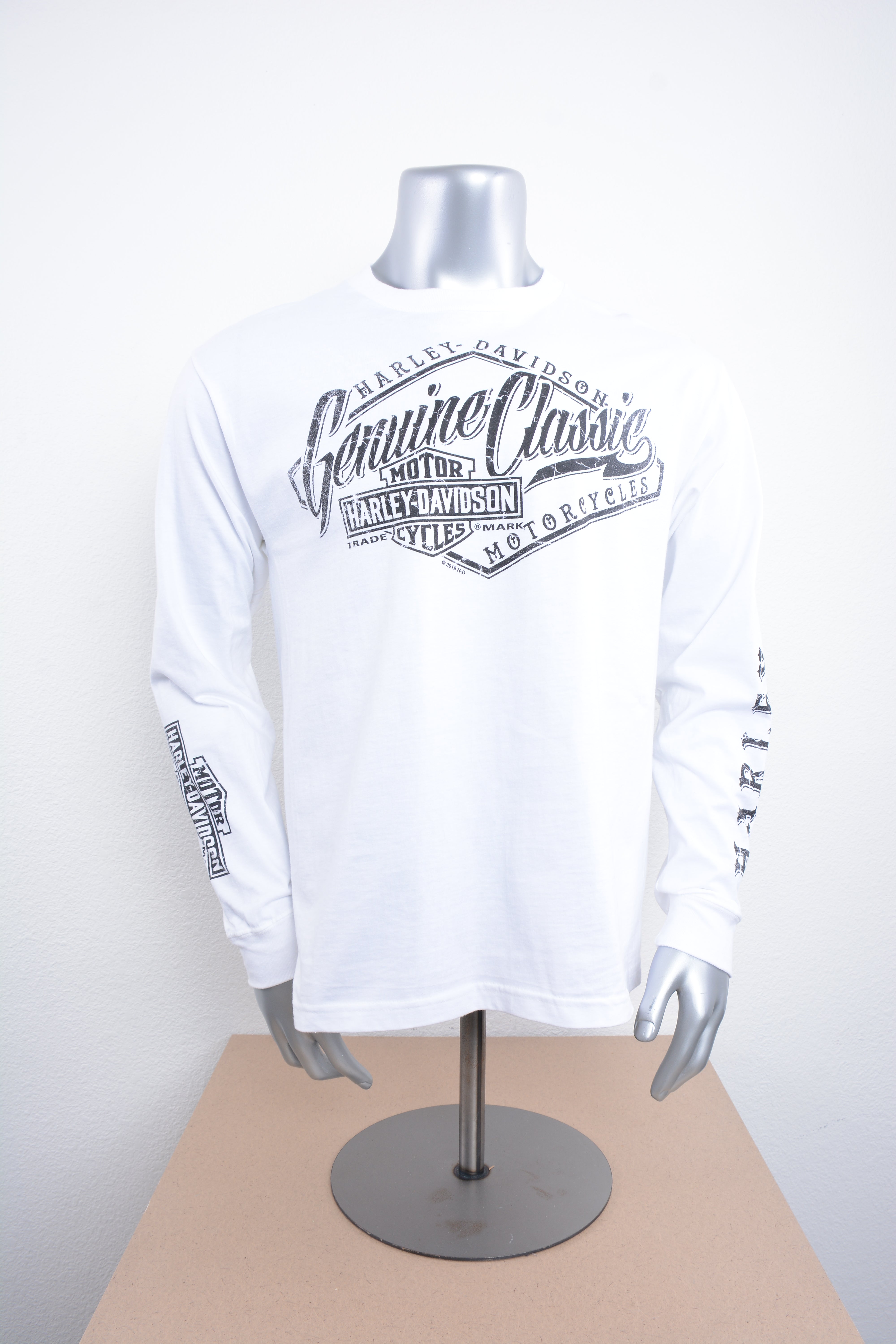 Licensed Product Men's Cracked Classic Trademark B&S White Long Sleeve T-Shirt Main image