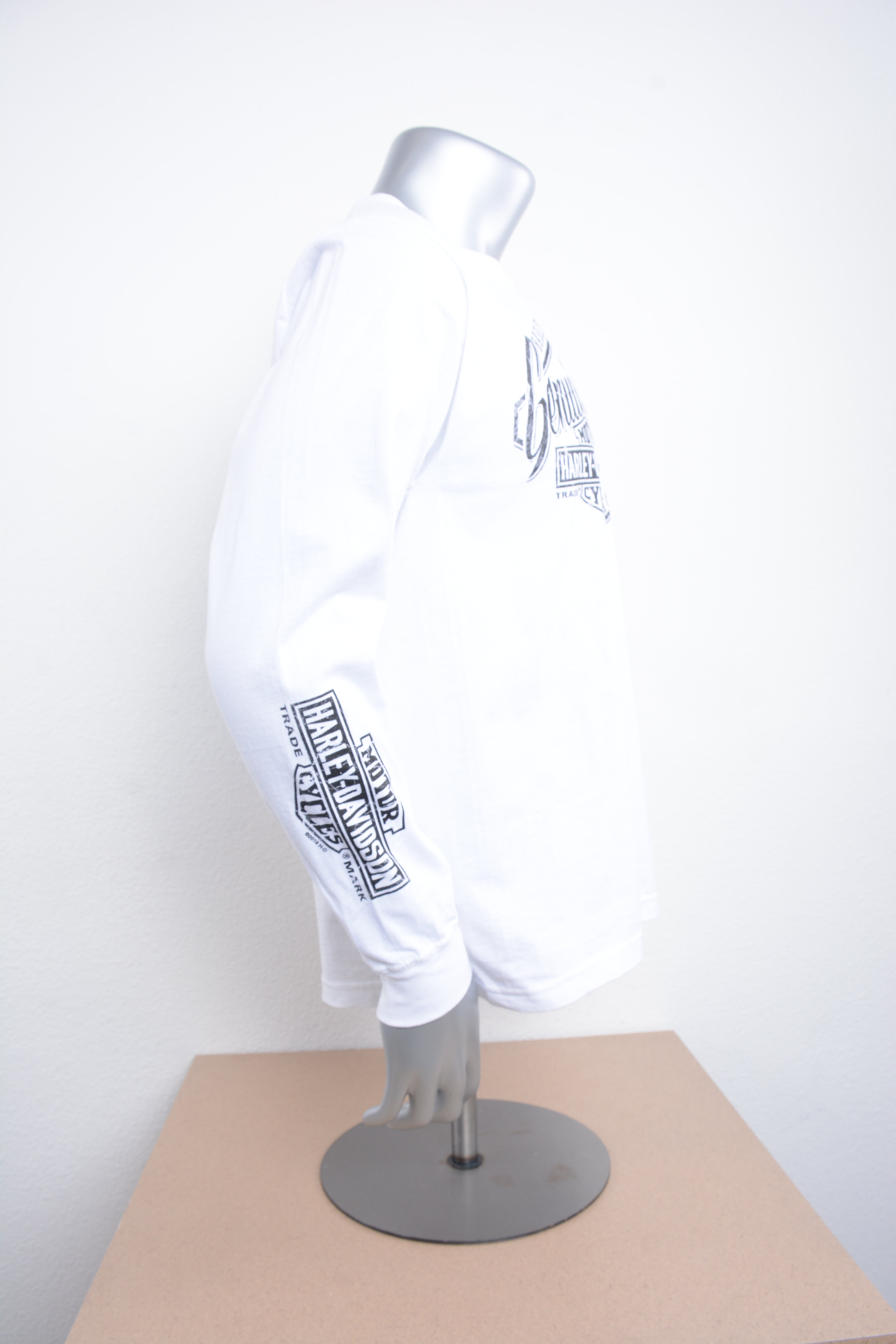 Licensed Product Men's Cracked Classic Trademark B&S White Long Sleeve T-Shirt