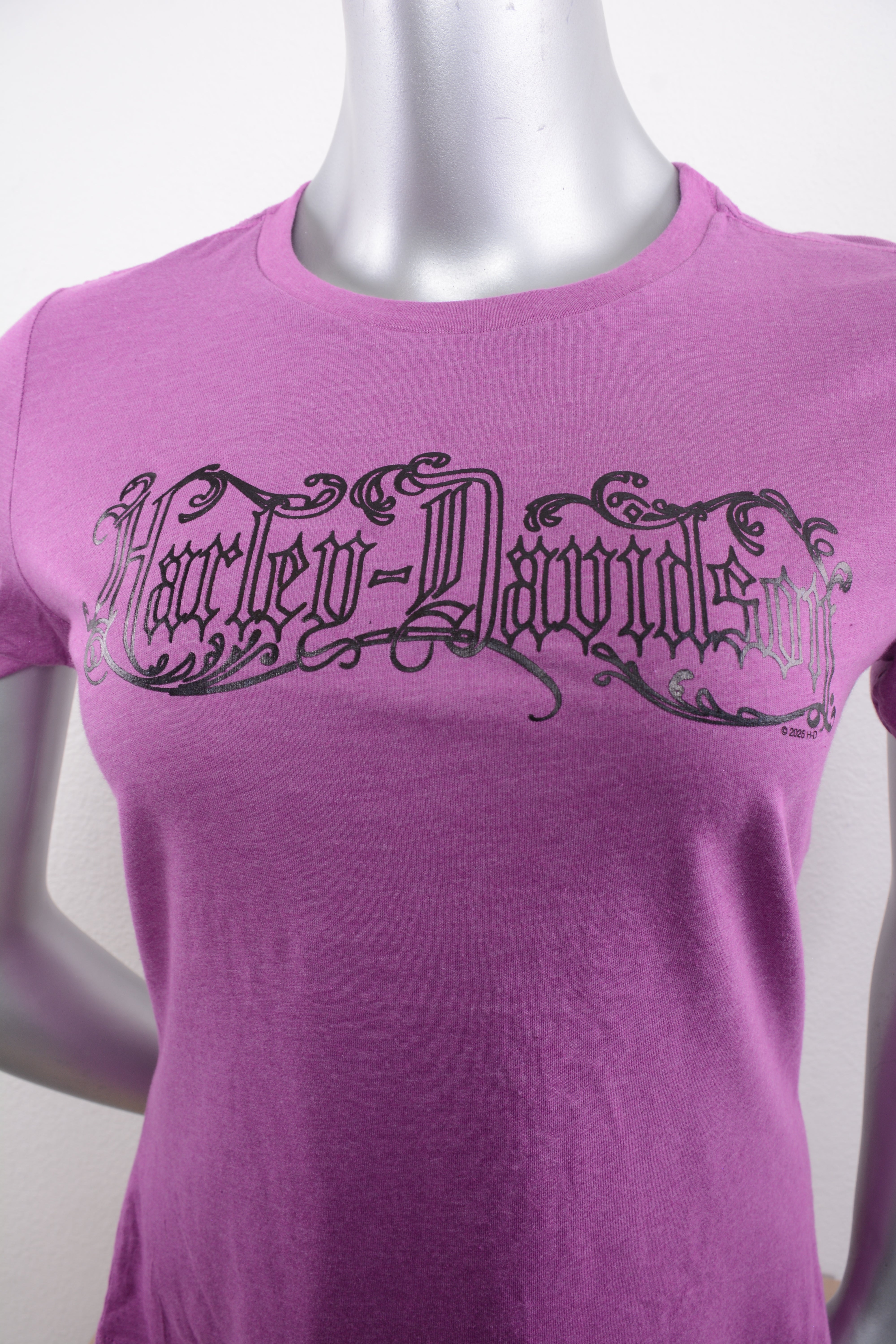 Licensed Product THRILL S/S MAGENTA WMNS Secondary image