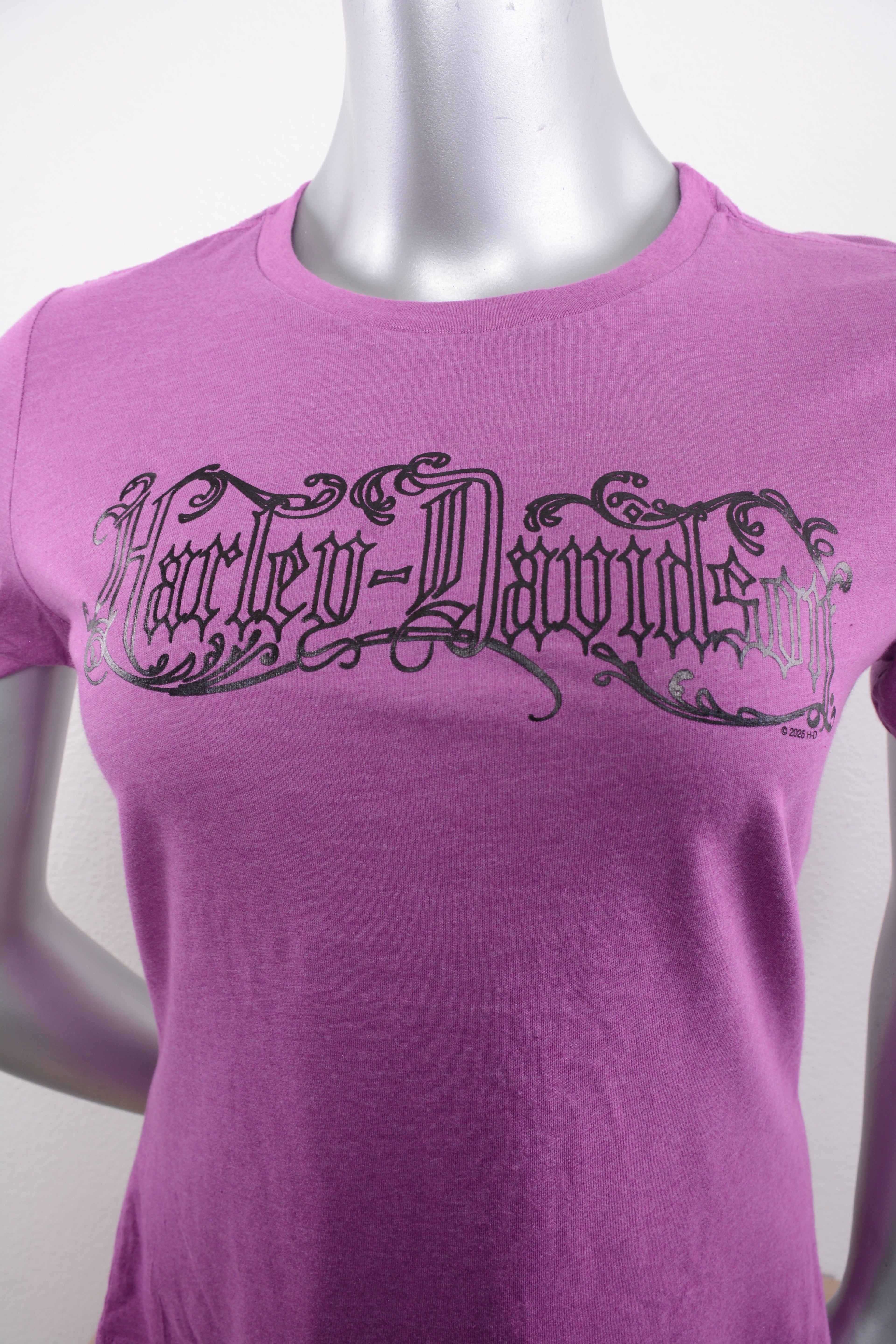 Licensed Product THRILL S/S MAGENTA WMNS