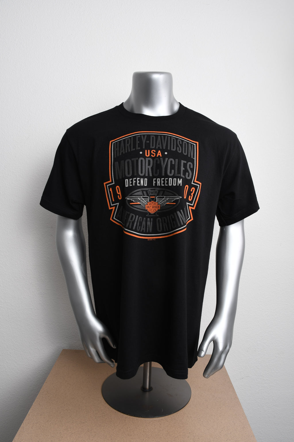 Licensed Product Men's Defend Winged B&S Black Short Sleeve T-Shirt