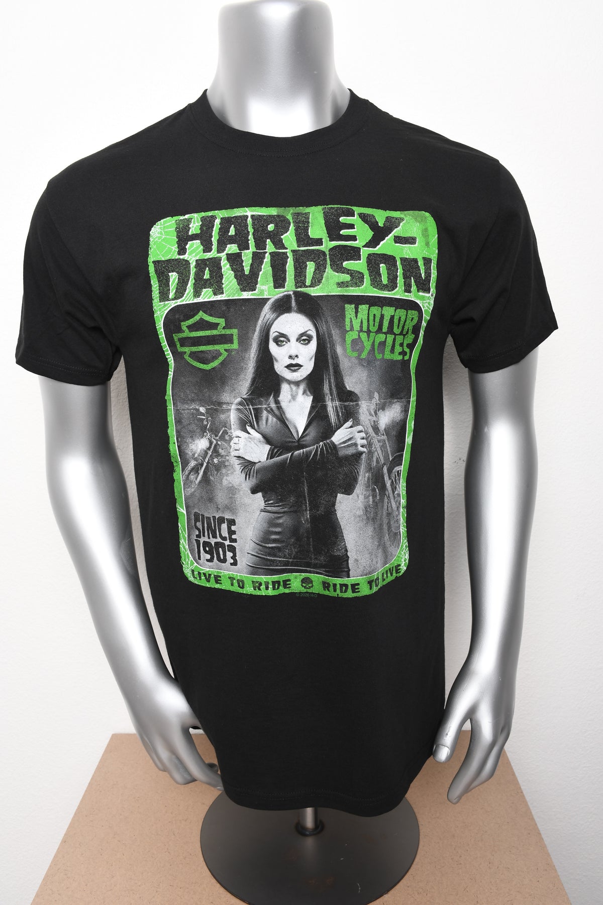 Licensed Product MORTICIA BLK S/S MENS Main image