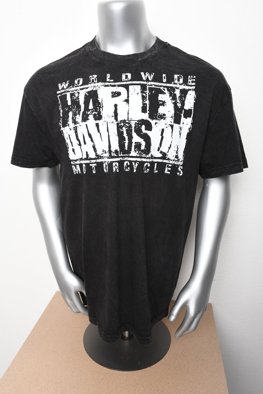Licensed Product WOLRLWIDE BLACK MNS S/S TEE