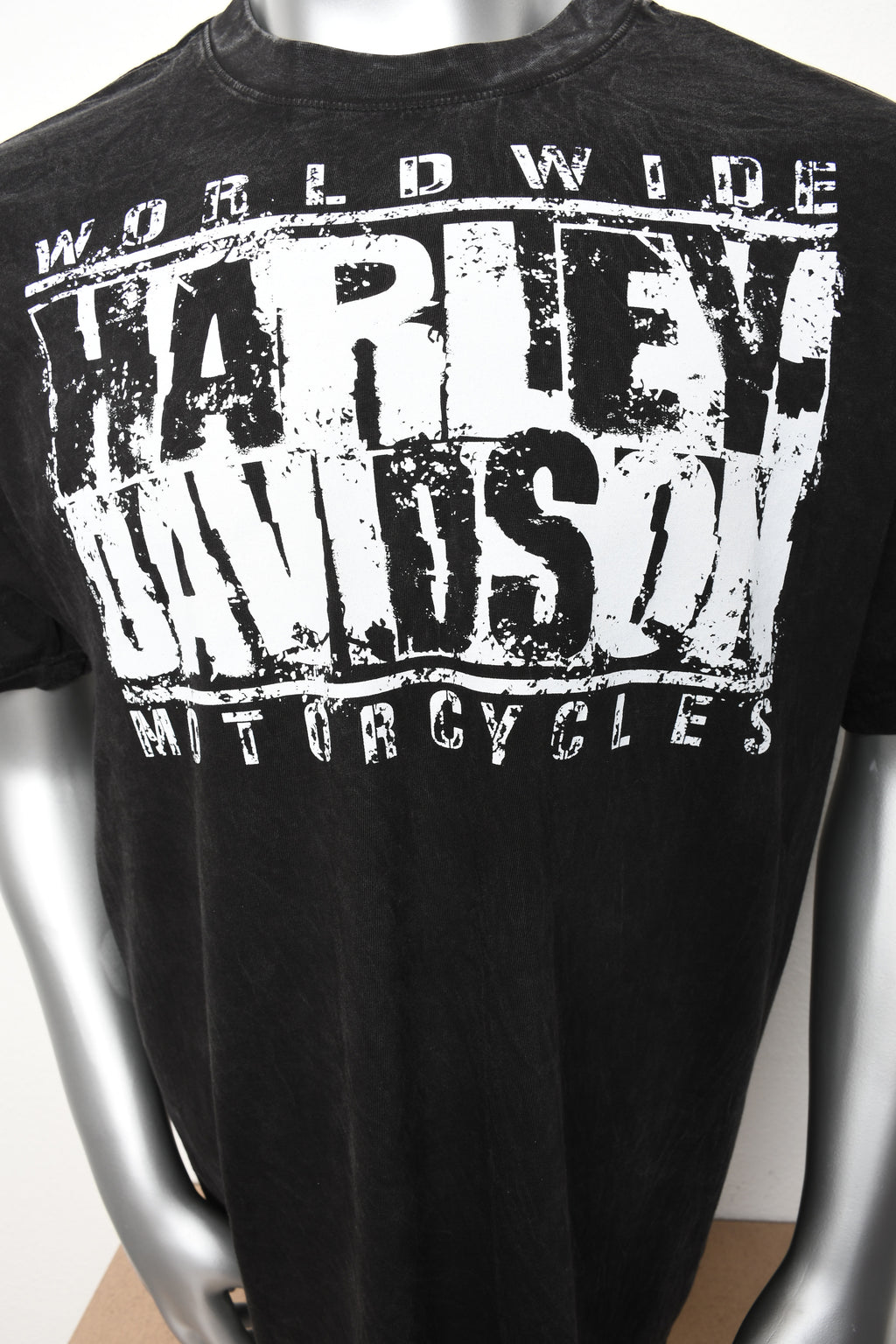 Licensed Product WOLRLWIDE BLACK MNS S/S TEE