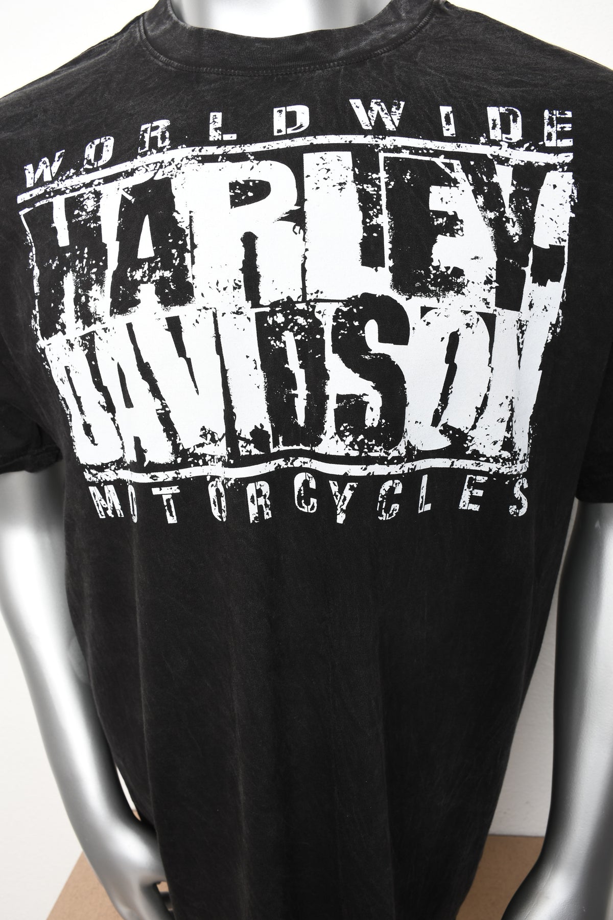 Licensed Product WOLRLWIDE BLACK MNS S/S TEE