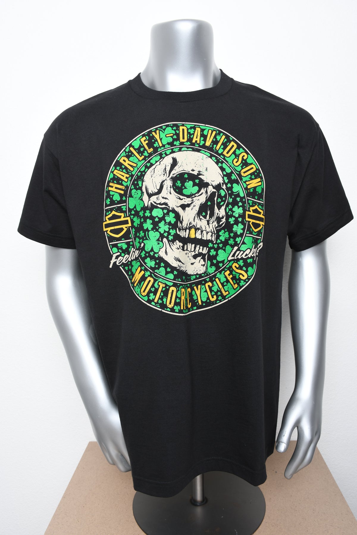 Licensed Product SHAMROCK SKULL BLACK MNS S/S TEE