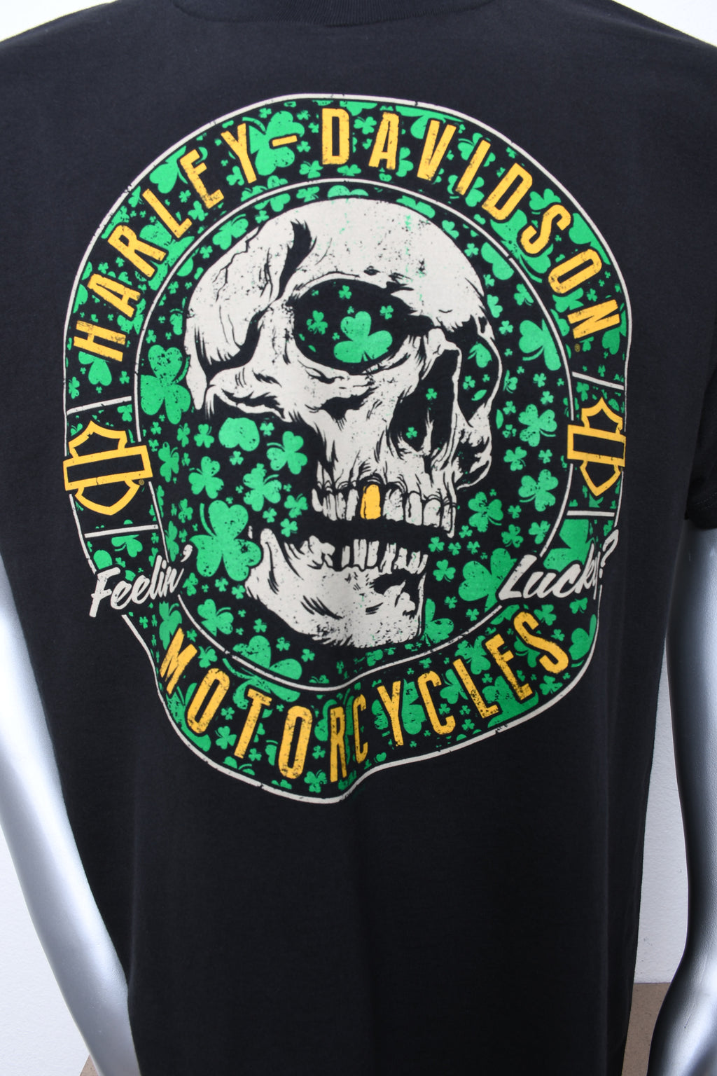 Licensed Product SHAMROCK SKULL BLACK MNS S/S TEE