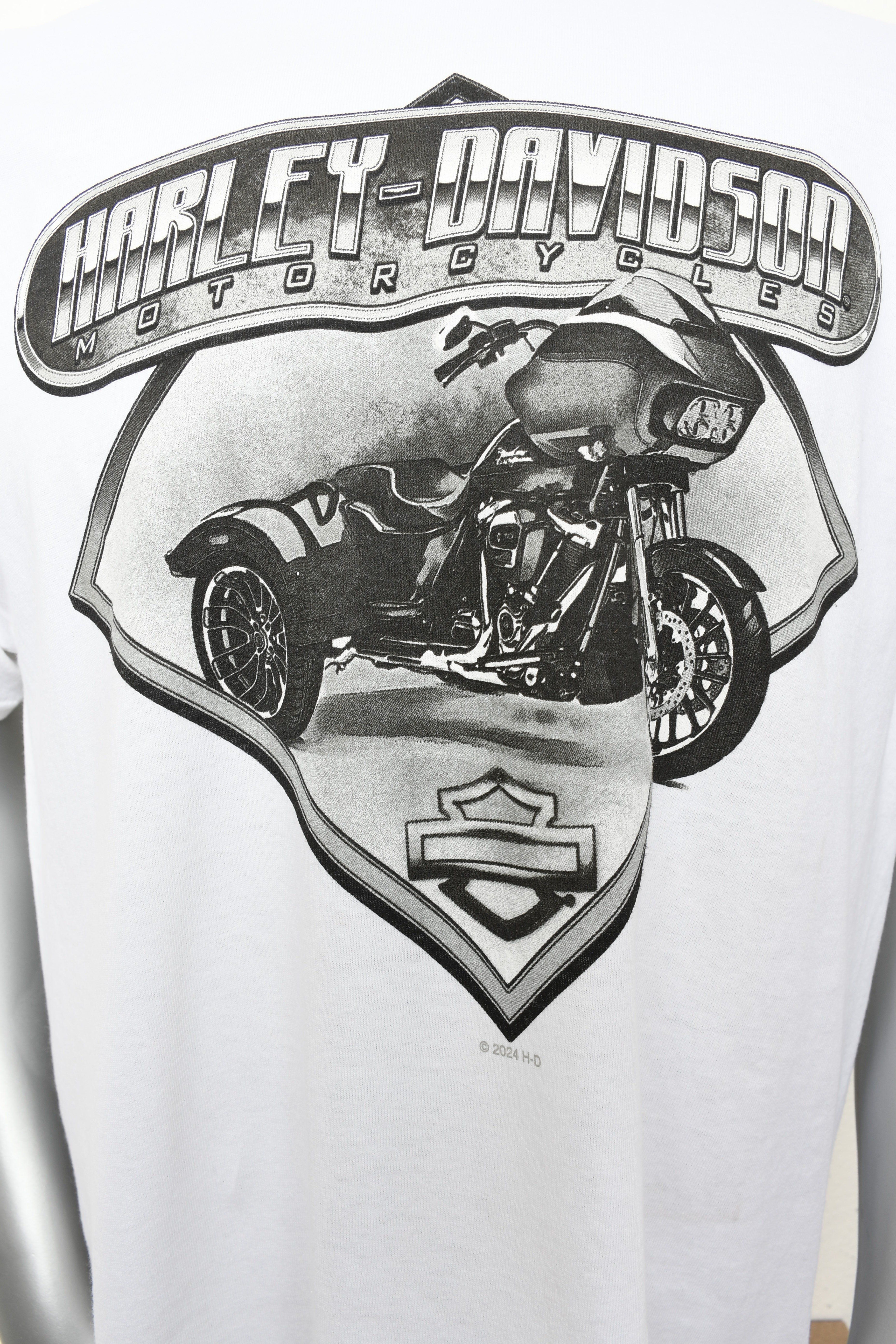 Licensed Product TRIKE WHITE S/S MENS Secondary image