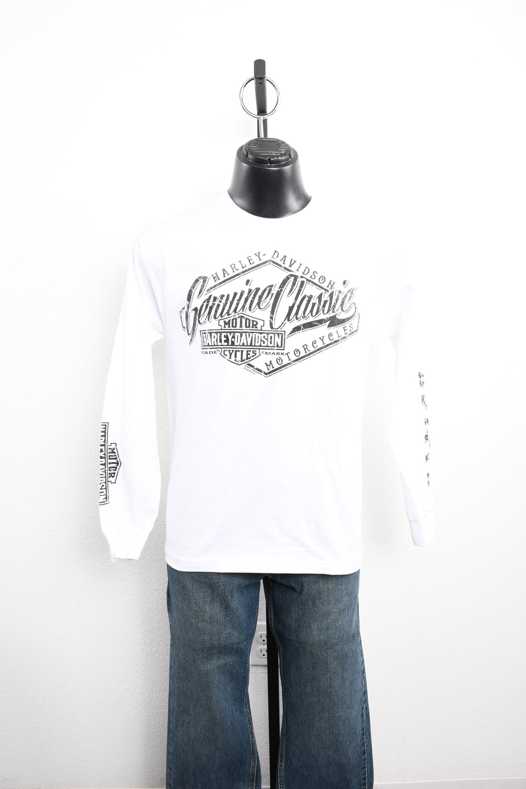 Licensed Product Men's Cracked Classic Trademark B&S White Long Sleeve T-Shirt