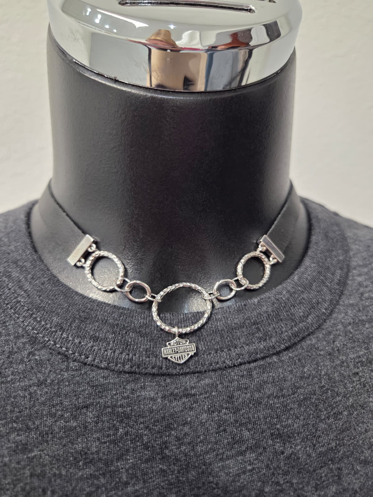 Licensed Product Womens .925 Silver Hammered Link Leather Choker Necklace – Adjustable
