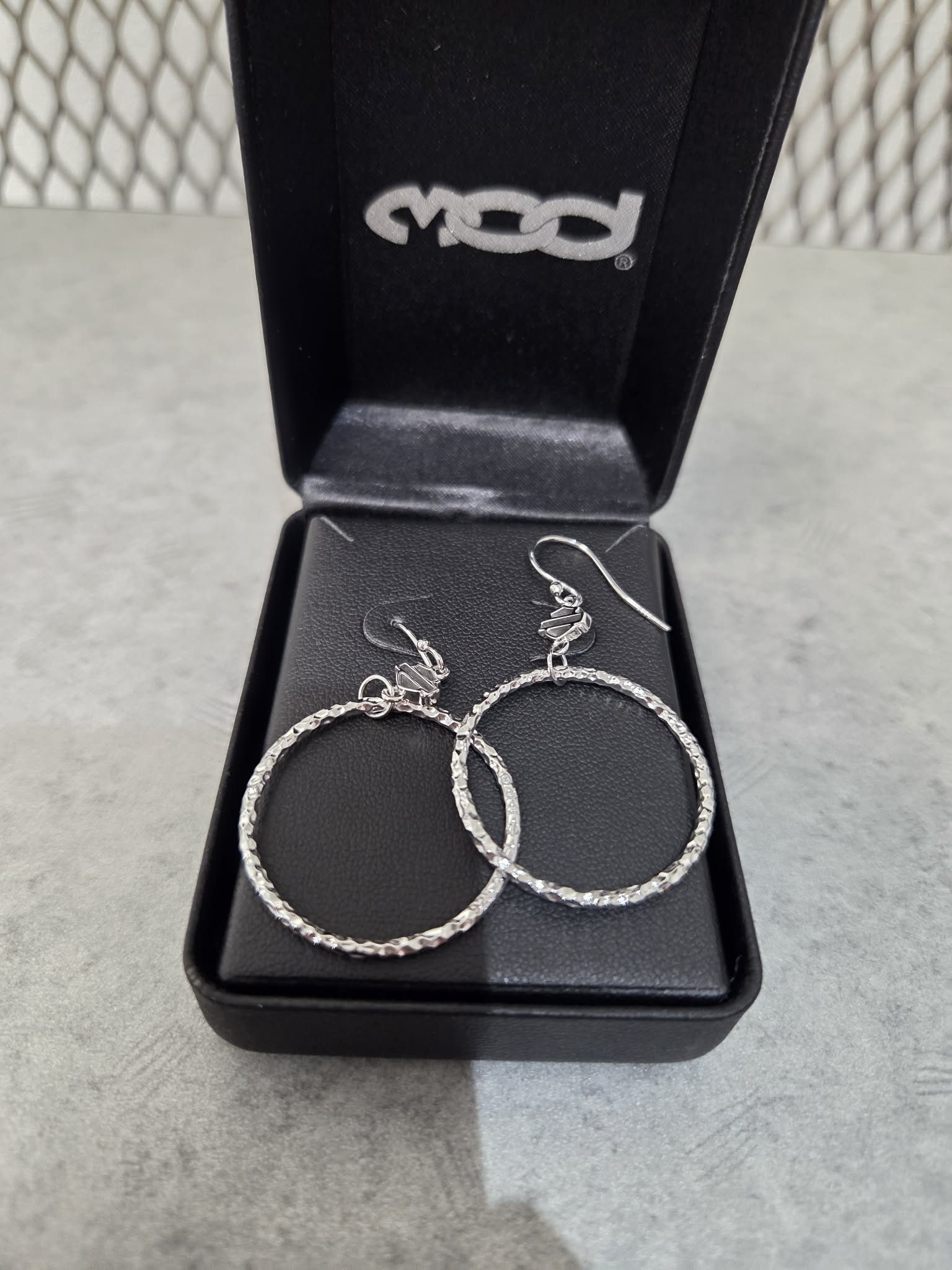 Licensed Product Womens .925 Silver Hammered Delicate Hoop Earrings Secondary image